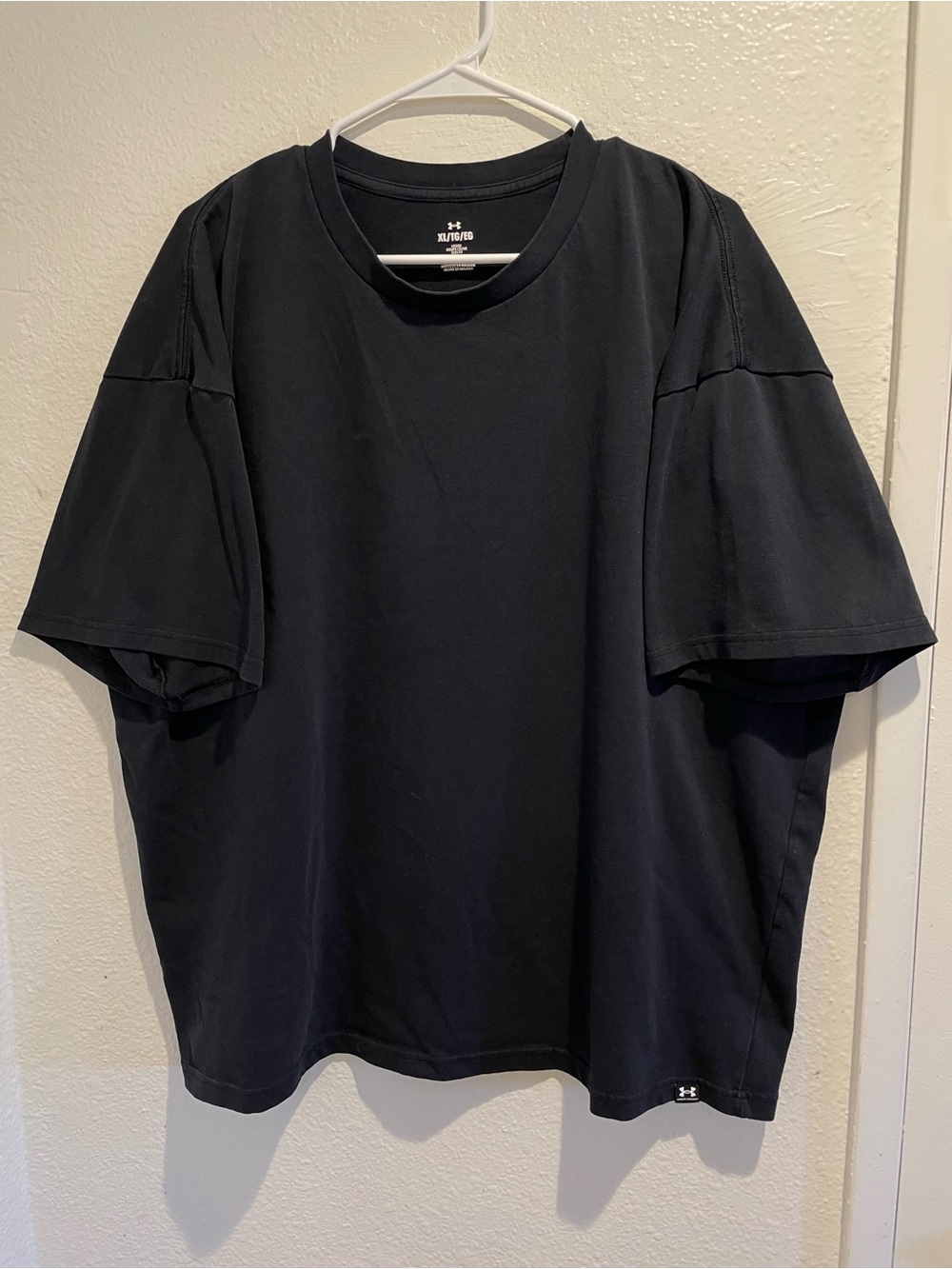 Under Armour Loose Fit Performance Shirt Mens Size XL Black HeatGear Gym Tee